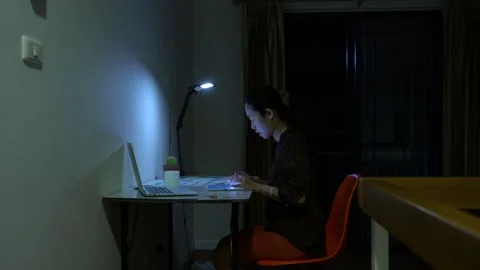 A woman is sitting at a desk and using a tablet Video stock 318914775