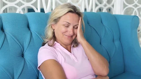 Woman smiling at camera Stock-Footage 76486267