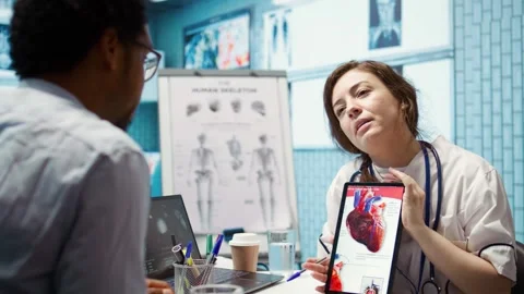 Woman specialist explaining heart function and condition on test results Video stock 311003454