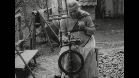Woman spinning thread on wheel Stock Footage 43323837