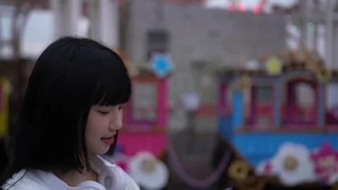 Woman Standing Using Smartphone Evening Amusement Park Taiwan Vidéo 282151078