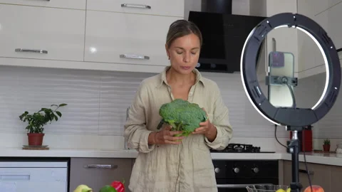 A woman streaming in the kitchen Video stock 281724095