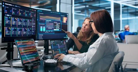 Woman Studies Network Data On Her Laptop To Detect Cyber Threats. Foto stock