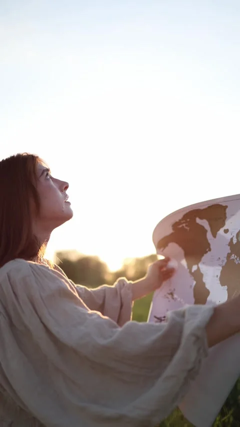 Woman studying world map because of climate change and uncertain future Vídeos de archivo 337941473
