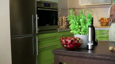 Woman with tablet computer preparing a cake in the kitchen Vídeos de archivo 11525243