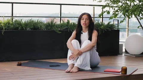 Woman talking tutorial Stock-Footage 264535916