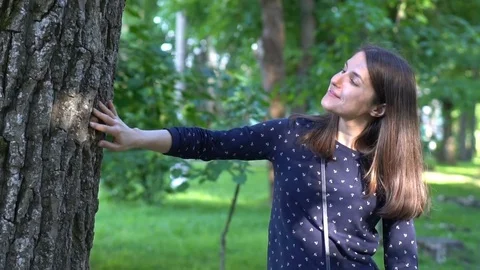 Woman touching the bark of tree 動画素材 81243870