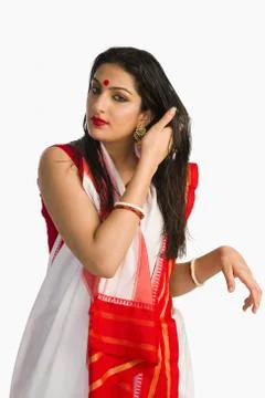 Woman in traditional Bengali saree with her hand in her hair Stock Photos
