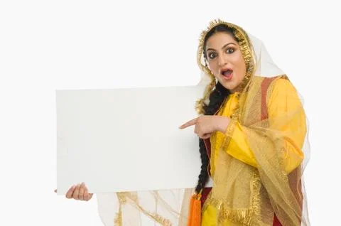 Traditional Dress Of Punjabi Couple | digitaltaskpro.com