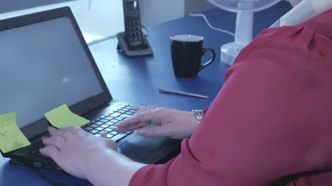 Woman typing on computer 스톡 동영상 111161647