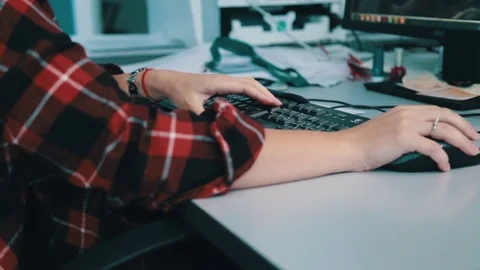 Woman typing text Video stock 75950340