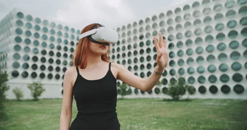 A woman using augmented reality goggles in the city Stock Footage 201118800