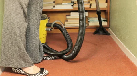 Woman using a carpet cleaner Video stock 27160135