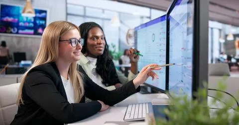 Woman Using Computer To Check Supplier Contracts On Compliance Platform. 스톡 사진