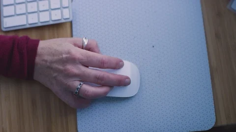 Woman using Computer Mouse Close up Видео 102508391