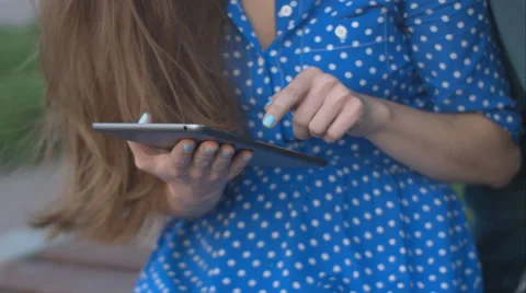 Woman using digital tablet in the park Vídeo Stock 56301264