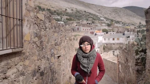 Woman using google glasses Stock-Footage 45335534
