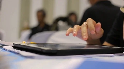 Woman using ipad touchscreen Video stock 80979041