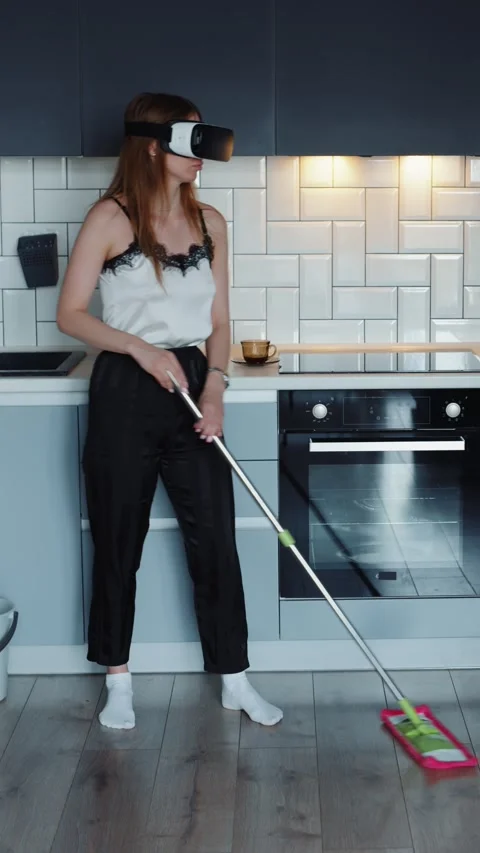 Woman Using Mop While Wearing Virtual Reality Headset Vídeos de archivo 323090366