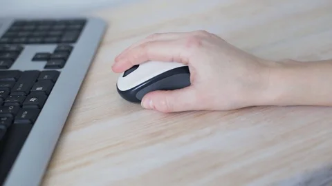 Woman using mouse Stock-Footage 70355063
