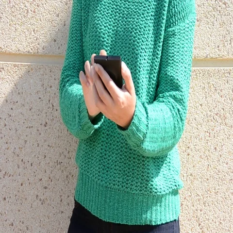 Woman using a smartphone 스톡 동영상 69496695