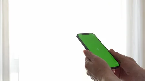Woman using smartphone with green screen Video stock 280534865
