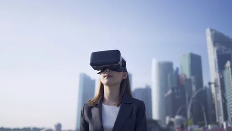 Woman using virtual reality device while traveling in Singapore . Stock Footage 124383784