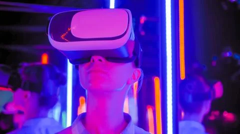 Woman using virtual reality headset at interactive VR exhibition: close up Foto stock