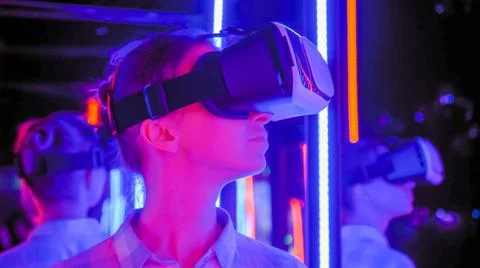 Woman using virtual reality headset at interactive VR exhibition: close up Foto stock
