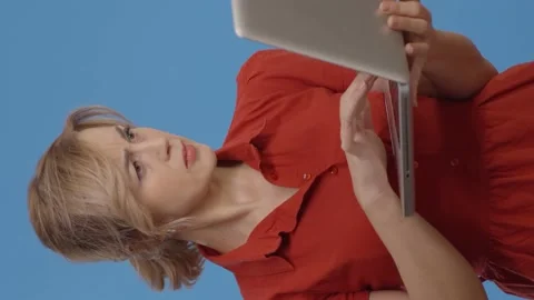 The woman is very angry with the problem with the computer. Stock Footage 152020113
