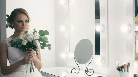 Woman in a wedding dress in the studio Video stock 59643678