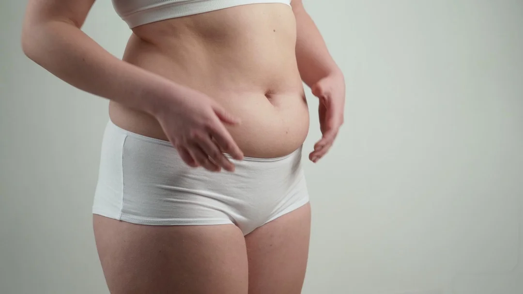 Woman in white underwear holds her belly, Stock Video