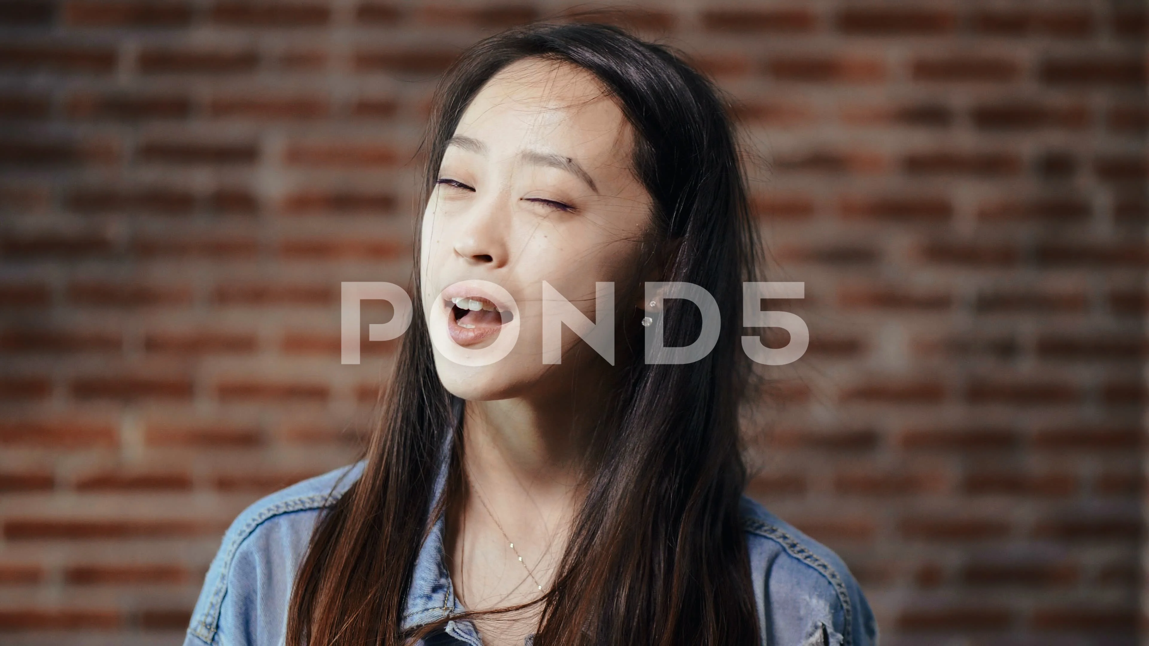 Is winking a sign of flirting Is a wink always flirty?