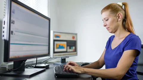 Woman Work at Computer Видео 51775634