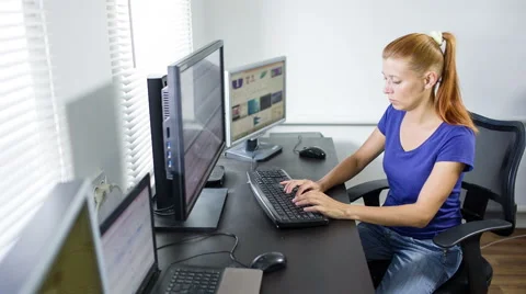 Woman Work at Computer Vídeos de archivo 51776275