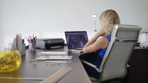Woman Working As Architect Doing 3D Render On Computer Vídeos de archivo 88982380