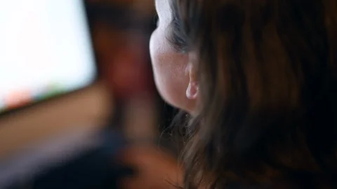 Woman working on computer Stock Footage 89651996