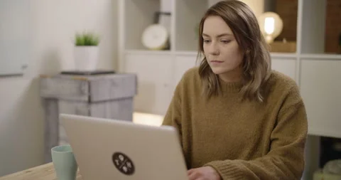 Woman Working on Computer in Office 库存影片 266183333