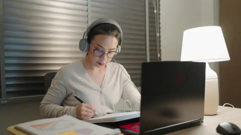 Woman working Stock-Footage 164315962
