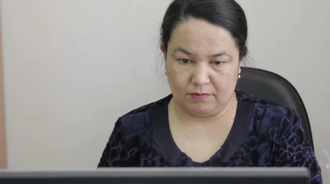 Woman working in the office Stock Footage 59790340