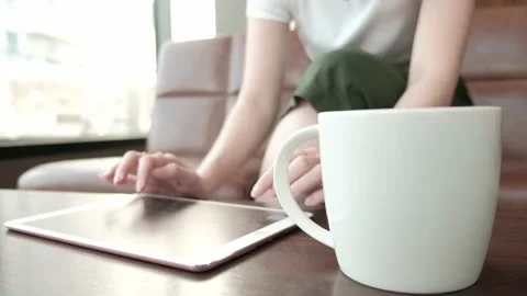 Woman working on tablet computer in coffee shop. Stock Footage 135072968