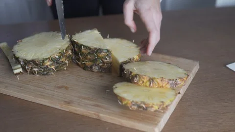 The woman's hand cuts the pineapple into pieces 스톡 동영상 127956490