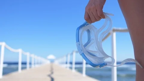 Woman's hand holds mask for diving . 動画素材 83211510