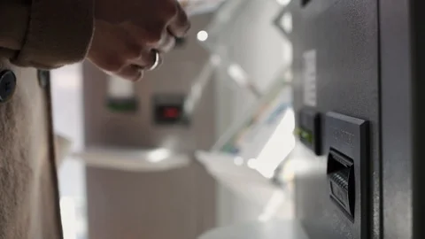 A woman's hand makes a banknote to the ATM Vídeo Stock 107308176