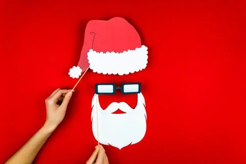 Woman's hand making flat designed funny comic Santa with red Santa's Christma Stock-Fotos