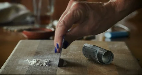 Woman's hand making lines of white powder drug such as cocaine or oxycodone Stock-Footage 91863874