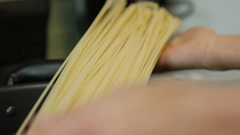 Womans hand preparing spaghetti in the kitchen Stock-Footage 111971565