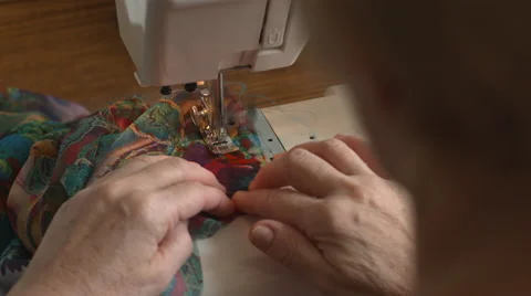 Woman's hand sewing on the sewing machine Vídeo Stock 68045227