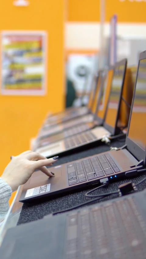 Womans hand testing a new laptop keyboard and touchpad in a modern electronics 스톡 동영상 341677394