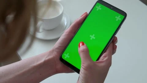 Woman's hand use green screen smartphone for online shopping at the cafe table Stock Footage 161306071
